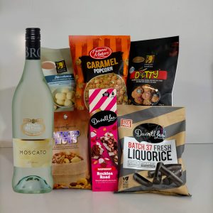 https://gifthampersaustralia.com.au/wp-content/uploads/2023/03/sweet-moscato-treats-gift-600x682-1-300x300.jpg